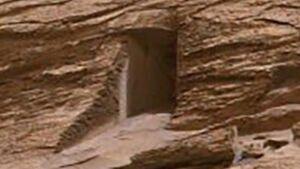 Curiosity Rover just sent back a photo that looks like an alien doorway on Mars
